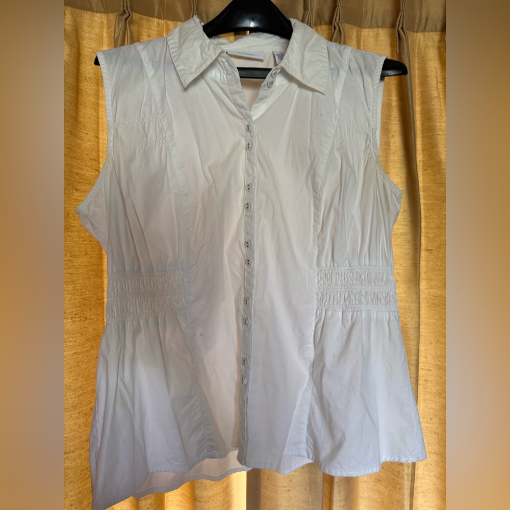 Dressbarn White Sleeveless Button Down Shirt